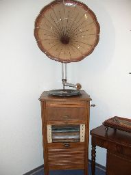 Stand-Grammophon I-k